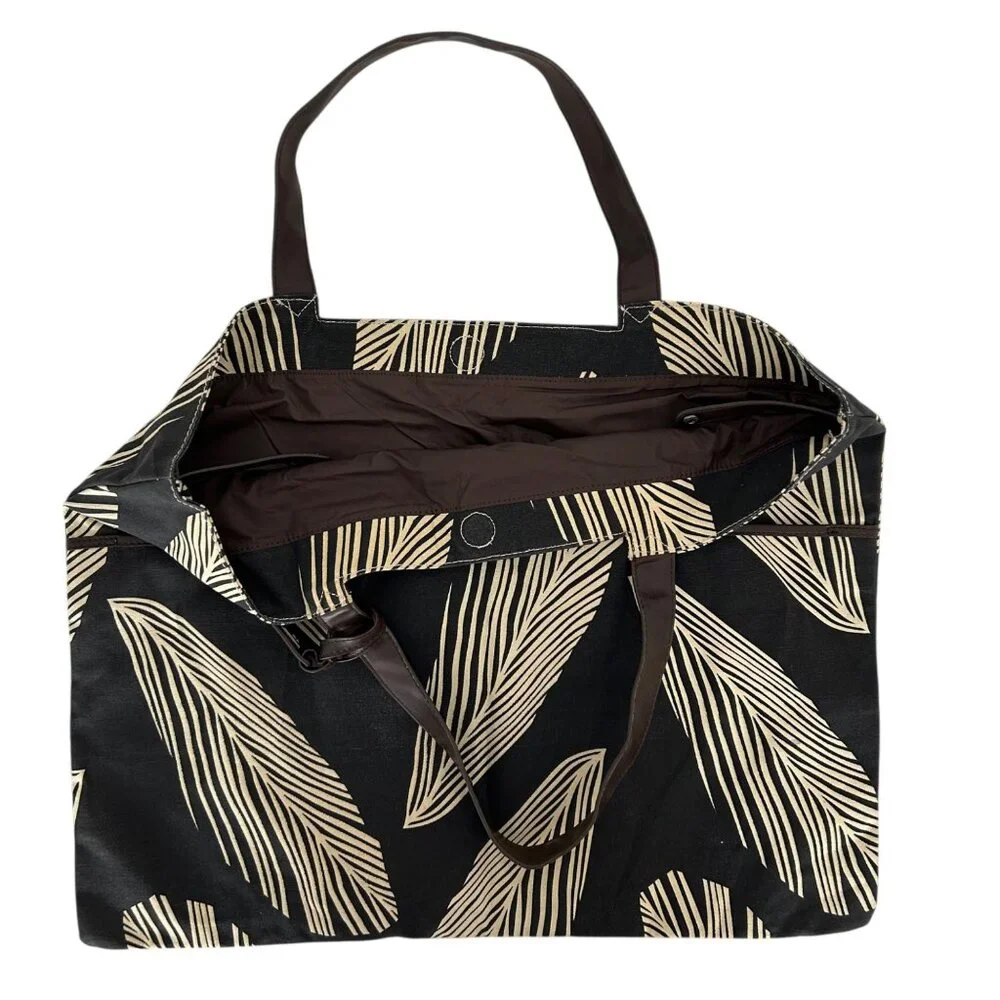 BCBGMaxAzria Palm Leaf Flat Tote Bag NWT